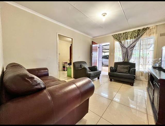 2 BEDROOM HOUSE FOR SALE IN GLENWOOD